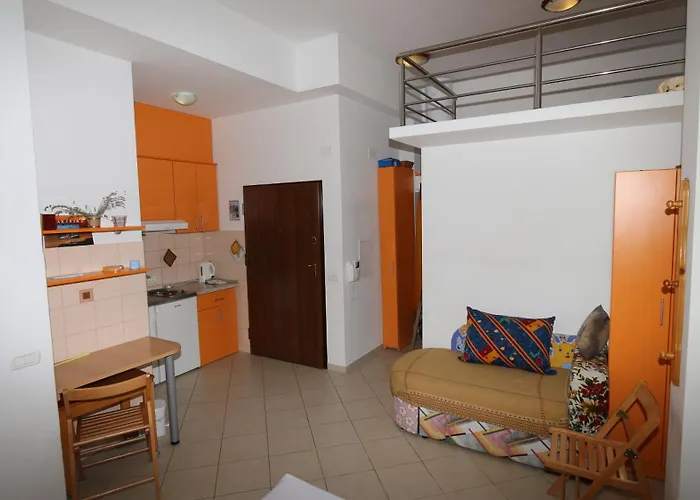 Dugis Studio-no Parking